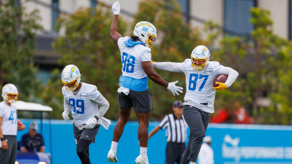 Football has magnetic attraction to Los Angeles Chargers Gerald Everett on  TE's one-handed catch