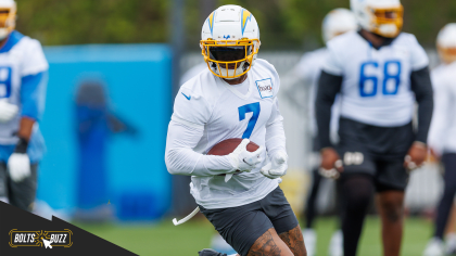 Houston, United States. 02nd Oct, 2022. Los Angeles Chargers guard Zion  Johnson (77) and Los Angeles Chargers tight end Gerald Everett (7)  celebrate Los Angeles Chargers running back Austin EkelerÕs (30) touchdown