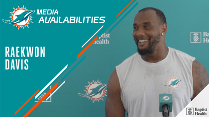 Miami Dolphins nose tackle Raekwon Davis (98) walks off the field