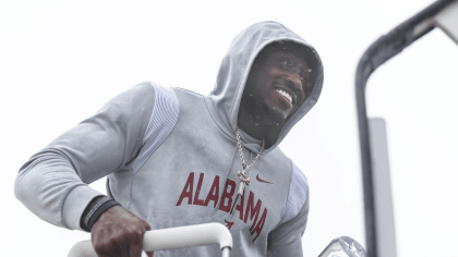 The Eagle wide receiver Donte Stallworth is all smiles as he comes