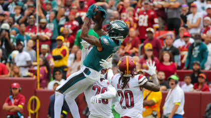 Devonta Smith breaks out for 169 receiving yards, Eagles stay