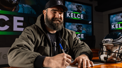 Jason Kelce Signs Contract With Philadelphia Eagles