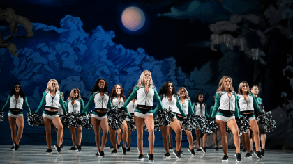 Eagles cheerleaders, Swoop visit Tredyffrin school – Daily Local