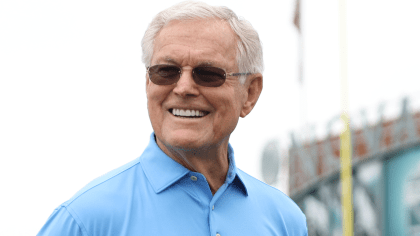 Carl Peterson presents Dick Vermeil