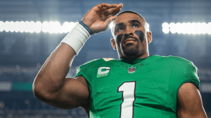 Randall Cunningham and Jalen Hurts celebrate generations of excellence