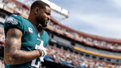 Eagles' Darius Slay heads to locker room vs. Jaguars with injury