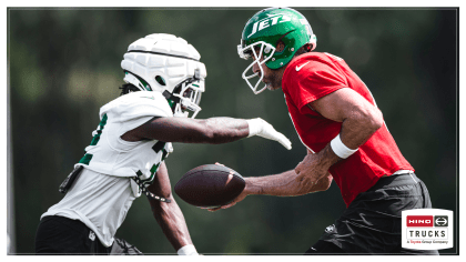 New York Jets Cornerback Stretches before Training Editorial Photography -  Image of anticipating, celebrity: 10665052