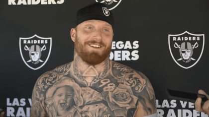 Las Vegas Raiders defensive end Maxx Crosby (98) salutes the crowd in the  first half during an …