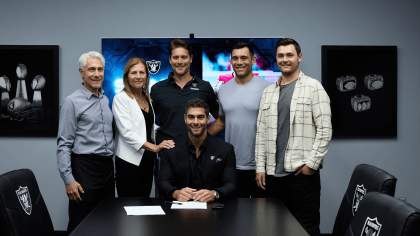 Las Vegas Raiders Sign Quarterback Jimmy Garoppolo