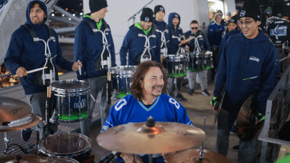 Seahawks Blue Thunder Drumline (@bluethunderdrumline) • Instagram photos  and videos
