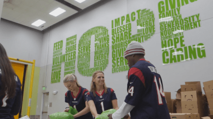 Houston Texans at Huddle Against Hunger at Rosa Parks Elementary