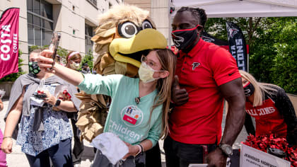 November 6, 2022, Atlanta, Georgia, USA: Atlanta Falcons mascot Freddie is  seen at the game against