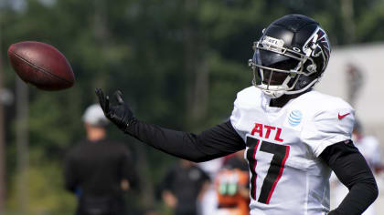 Olamide Zaccheaus of the Atlanta Falcons catches a pass while News Photo  - Getty Images