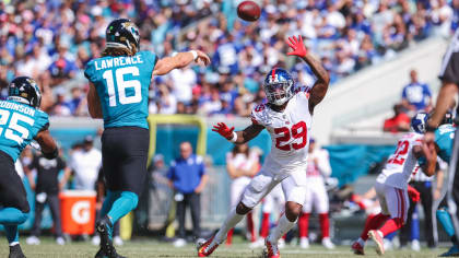Giants escape with win over Jaguars for fourth straight victory
