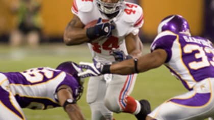 Arizona Cardinals' Brandon Keith, left, blocks Cleveland Browns