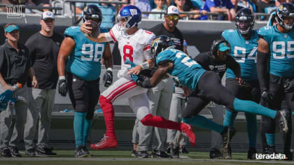 Daniel Jones carries New York Giants to 23-17 victory over Jaguars