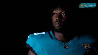 Jacksonville Jaguars linebacker Devin Lloyd (33) defends against the Dallas  Cowboys during an NFL Football game in Arlington, Texas, Saturday, August  12, 2023. (AP Photo/Michael Ainsworth Stock Photo - Alamy