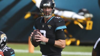 Panthers sticking with Walker as starter despite awful game