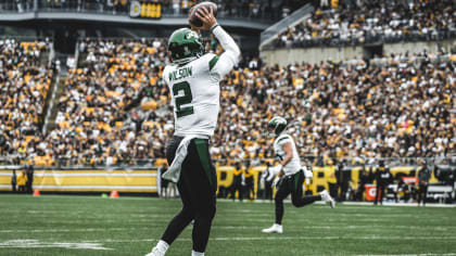 Pittsburgh, USA. Acrisure Stadium. 2nd Oct, 2022. Zach Wilson #2 celebrates  his touchdown catch by doing the gridy dance during the Pittsburgh Steelers  vs New York Jets game in Pittsburgh, PA at