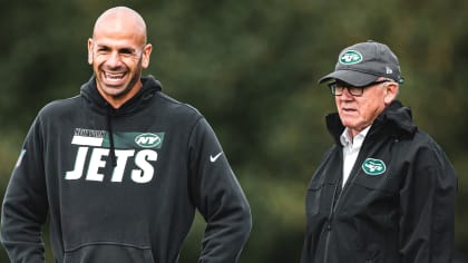 Jets owner Woody Johnson teases return to classic helmets