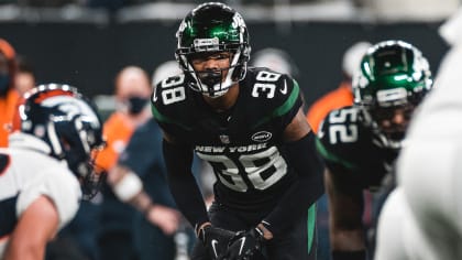 NY Jets players line up for Lamar Jackson jerseys after he destroyed Jets