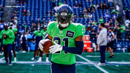 Seahawks supporters smash Ford Bronco in Super Bowl tune-up