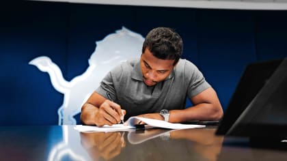 Lions WR Kalif Raymond signs contract extension through the 2025