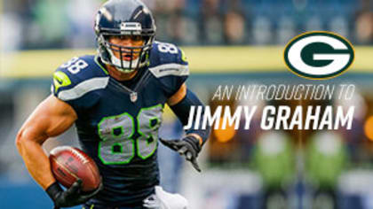 Giant Jimmy Graham and tiny Packers athletic trainer unveil best