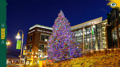 Packers' 46-foot Christmas tree has more than 10,000 lights