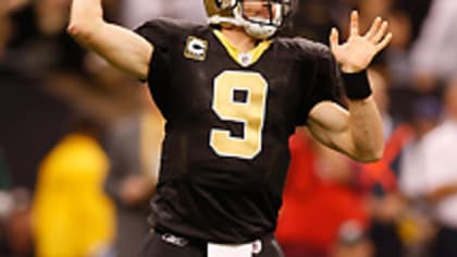 New Orleans Saints receiver Billy Miller takes a Drew Brees pass