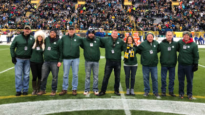 USAA - Green Bay Packers fans honor veterans and current service members  during the Veterans Day Weekend card stunt presented by USAA at the Packers  game on November 14, in Green Bay.