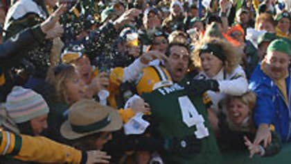 Brett Favre postpones return to Lambeau Field 