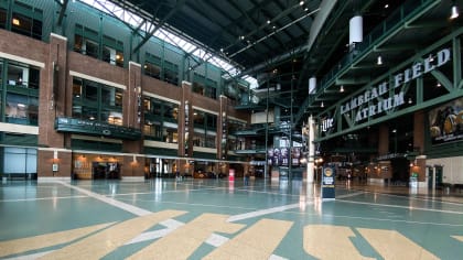 Renovated Green Bay Packers Hall of Fame opens to the public