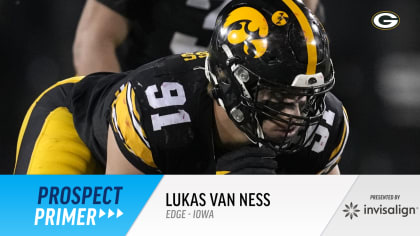 How would Iowa EDGE Lukas Van Ness look in a Chicago Bears uniform