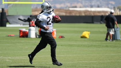 Raiders' Marshawn Lynch, running strong at 32, faces former team in England