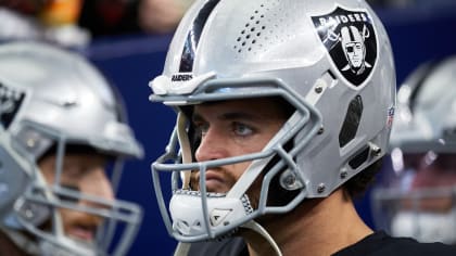 Helmet Stalker on X: Raiders QB Derek Carr is using a VICIS ZERO2 with an  SO-212 facemask and a SportStar Victory chinstrap; he used a VICIS ZERO1  with an SO-212-LP facemask in