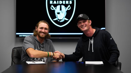 Raiders re-sign kicker Daniel Carlson 