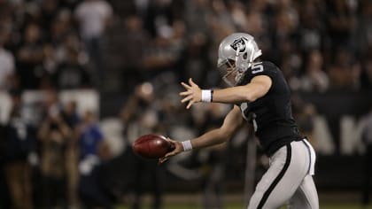 Raiders TE Lee Smith plays long snapper after Andrew DePaola hurt