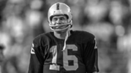 Former Raiders QB Plunkett struggles with health