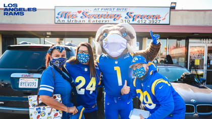 PHOTOS: Rams team up with Pepsi to provide fans with free lunch from  Inglewood's The Serving Spoon