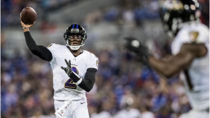 Ravens sign QB Josh Johnson with Lamar Jackson hurting