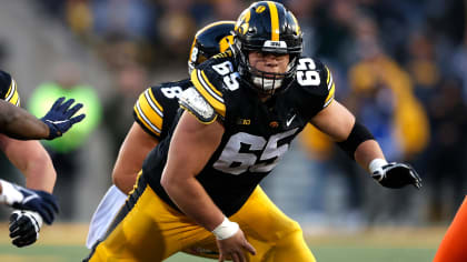 Baltimore Ravens pick Iowa's Tyler Linderbaum with 25th pick of