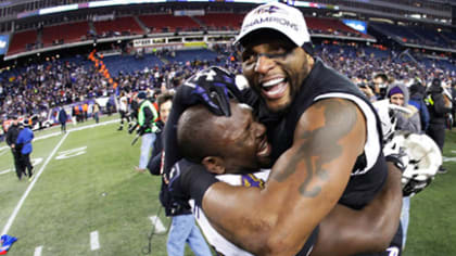 Baltimore Ravens' Ray Lewis, left, and Ray Rice talk during a team