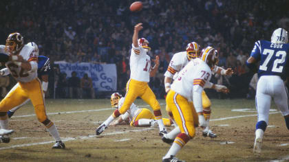 Washington Redskins Charley Taylor in action, rushing vs