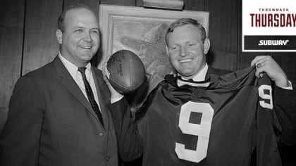 Former Washington Redskins quarterback Sonny Jurgensen smiles as he meets  with newsmen at a Washington restaurant, May 2, 1975. Redskins coach George  Allen announced earlier in the day that Jurgensen was being