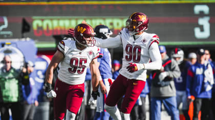 Washington Redskins linebacker Montez Sweat (90) rushes in against