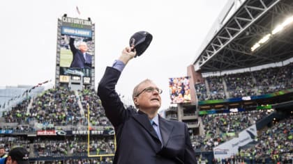 On this date: Seahawks retire No. 12 to honor fans