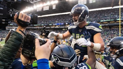 Seattle Seahawks tight end Jacob Hollister (86) covers a kickoff