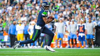 Banged-up Seahawks hang on to beat Raiders