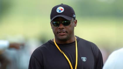 Mike Tomlin Reaches Another N.F.L. Postseason With Fewer Black